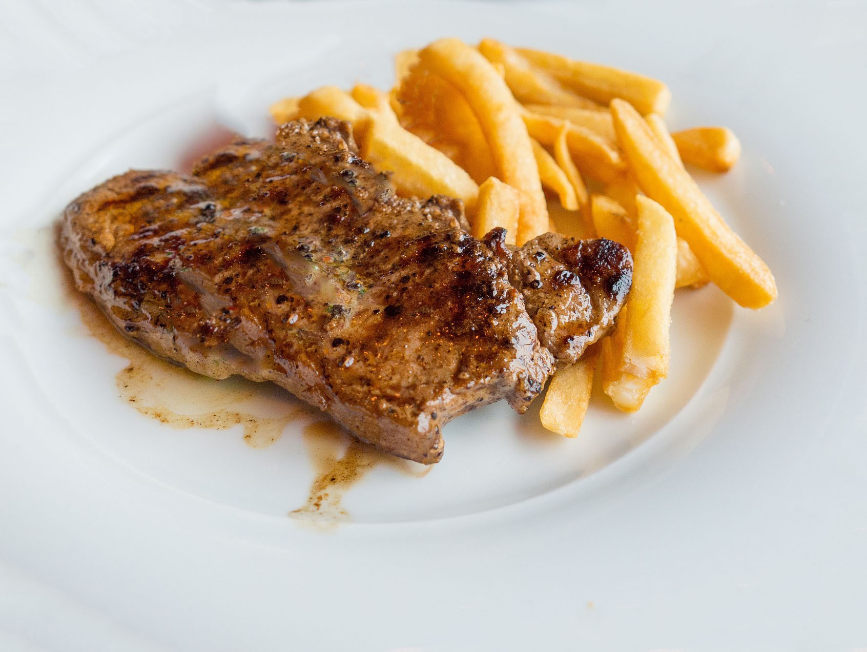 Lomo a la Plancha con Patatas a lo Pobre