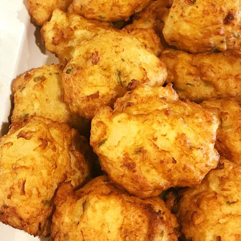 Buñuelos de Bacalao con Patatas Fritas