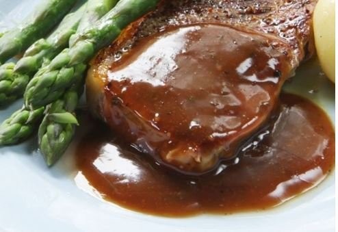 Lomo Asado En Salsa Española y Patatas