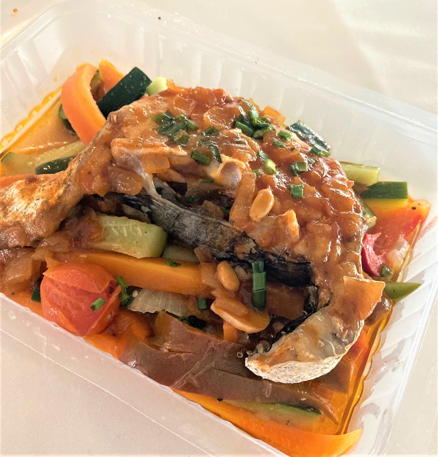 Merluza a la Marinera con Verduras Salteadas