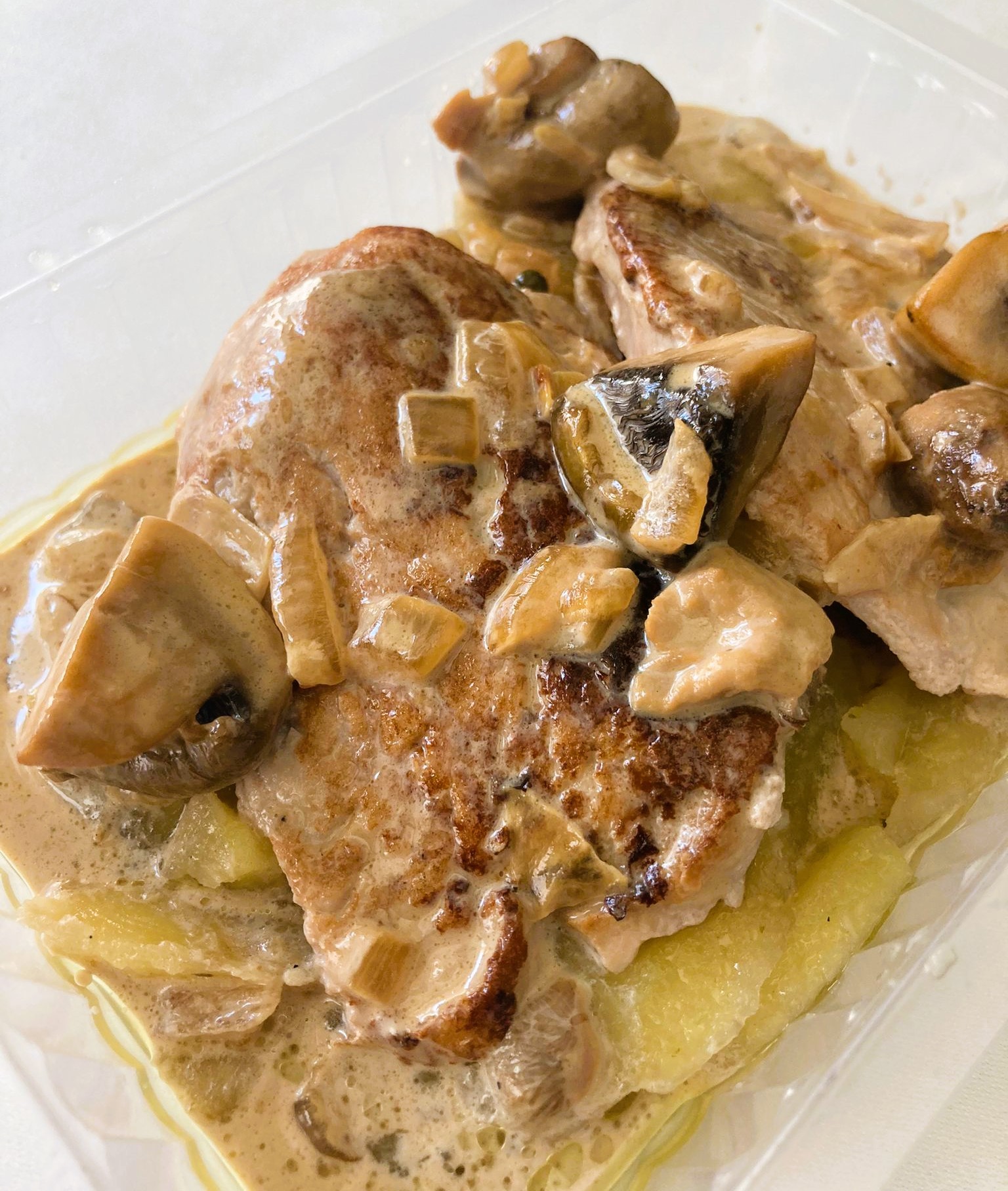 Lomo Asado en Salsa Española y Patatas