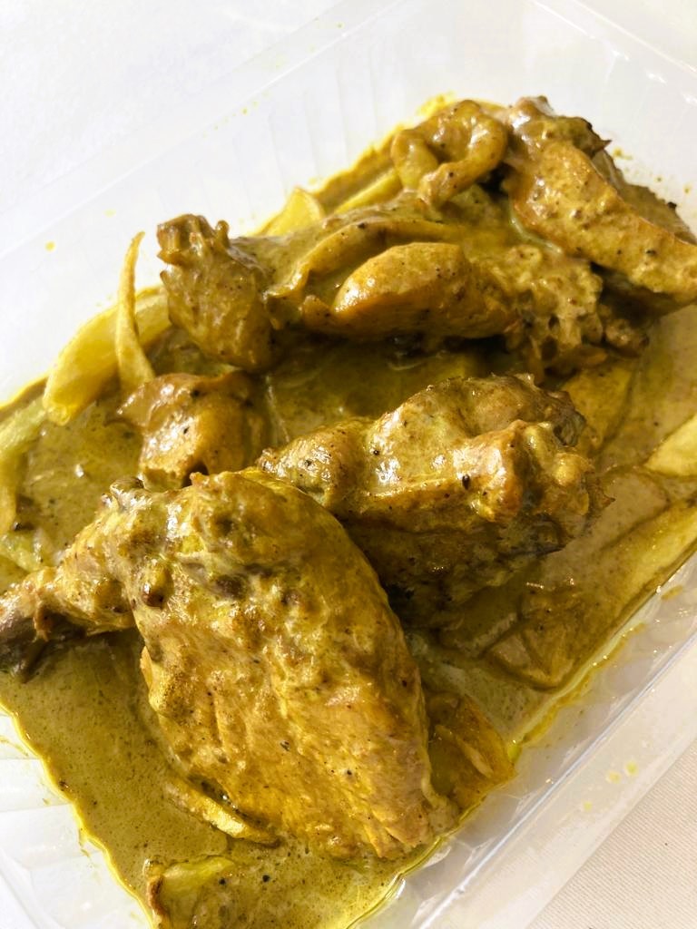 Pollo con Salsa de Curry con Patatas