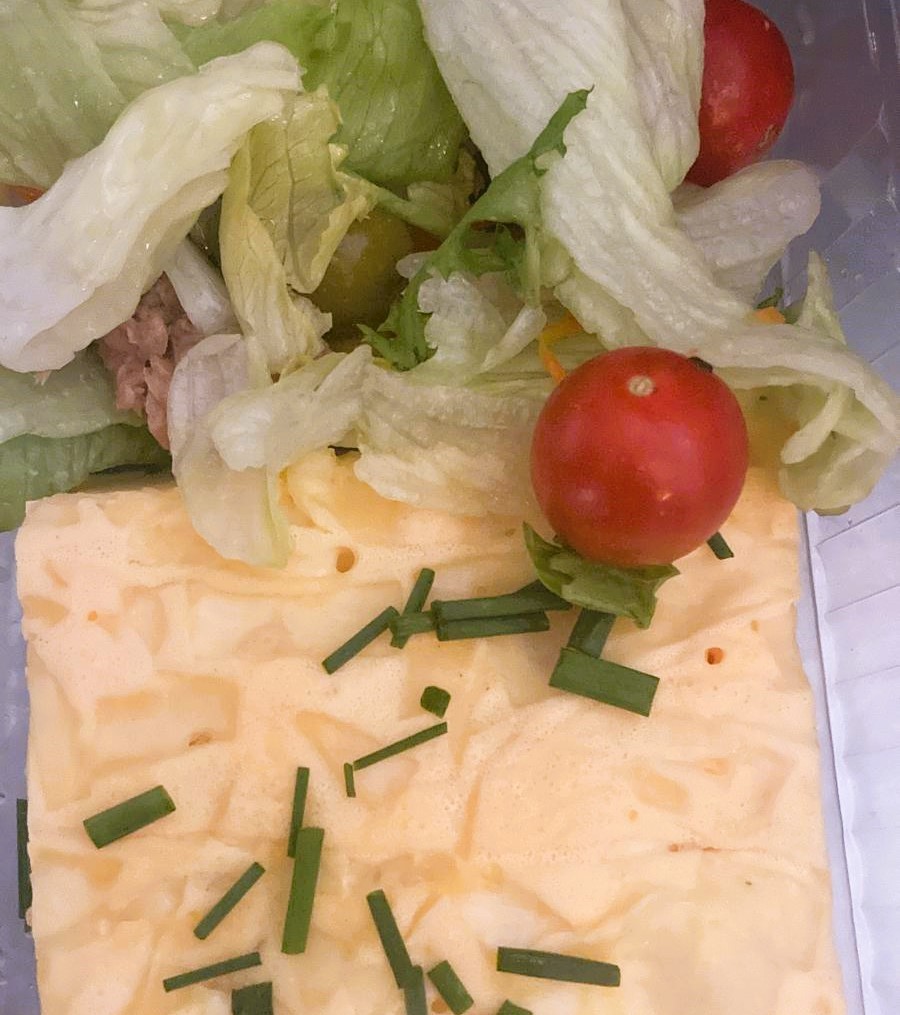Tortilla de Patatas con Ensalada