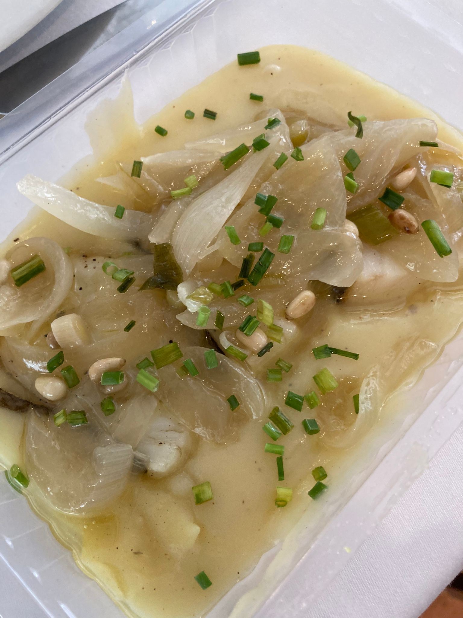 Bacalao Encebollado con Puré de Patatas