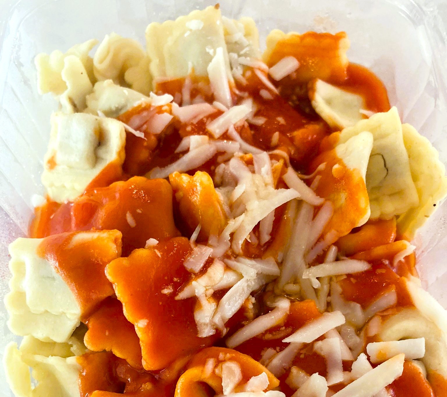 Raviolis al Pomodoro y Parmesano