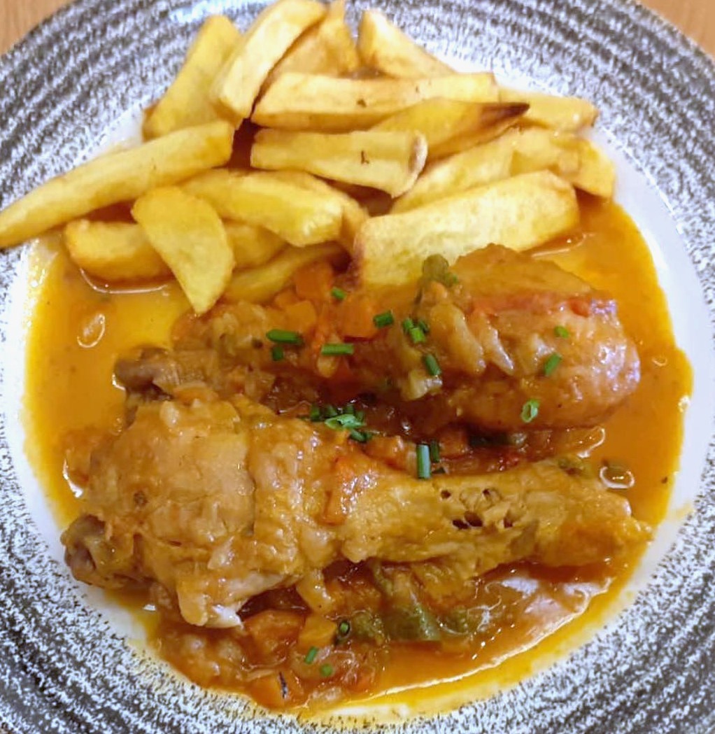 Pollo en Pepitoria con Patatas