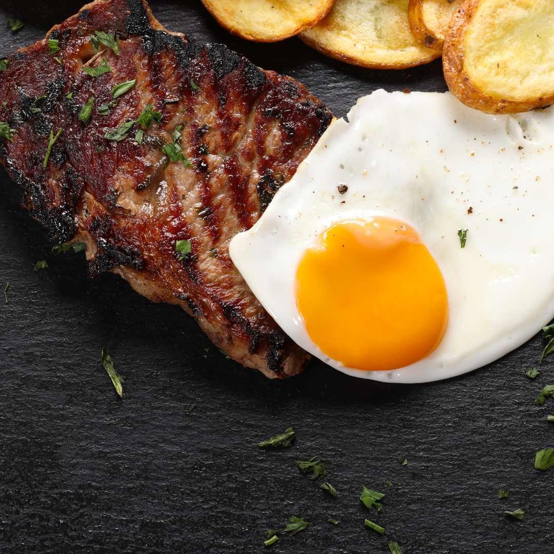 Lomo a la Plancha con Tomate y Huevo Frito