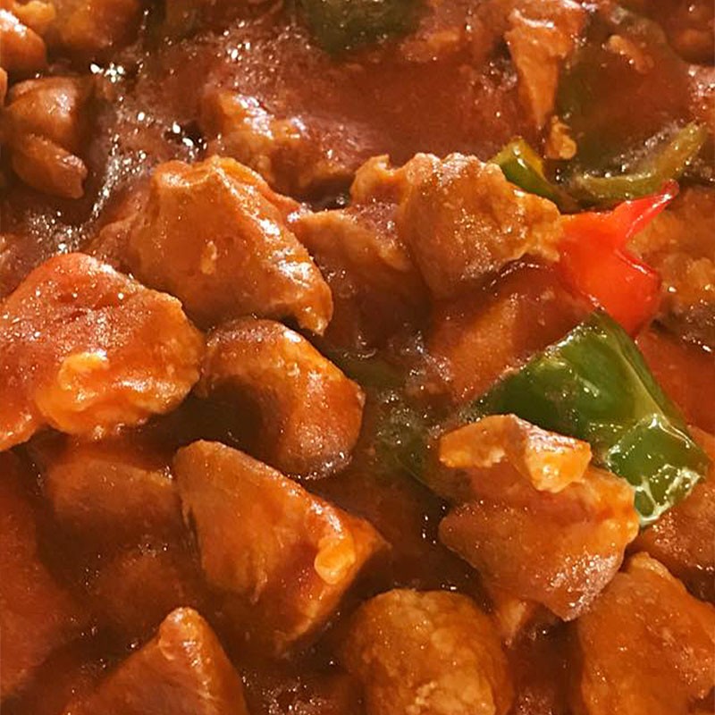 Frito de Lomo con Tomate, Pimientos y Patatas Fritas