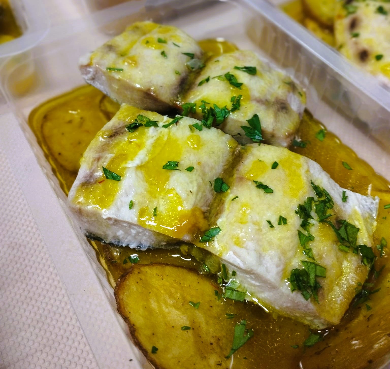 Lecha con Crema de Azafrán y Patata Asada