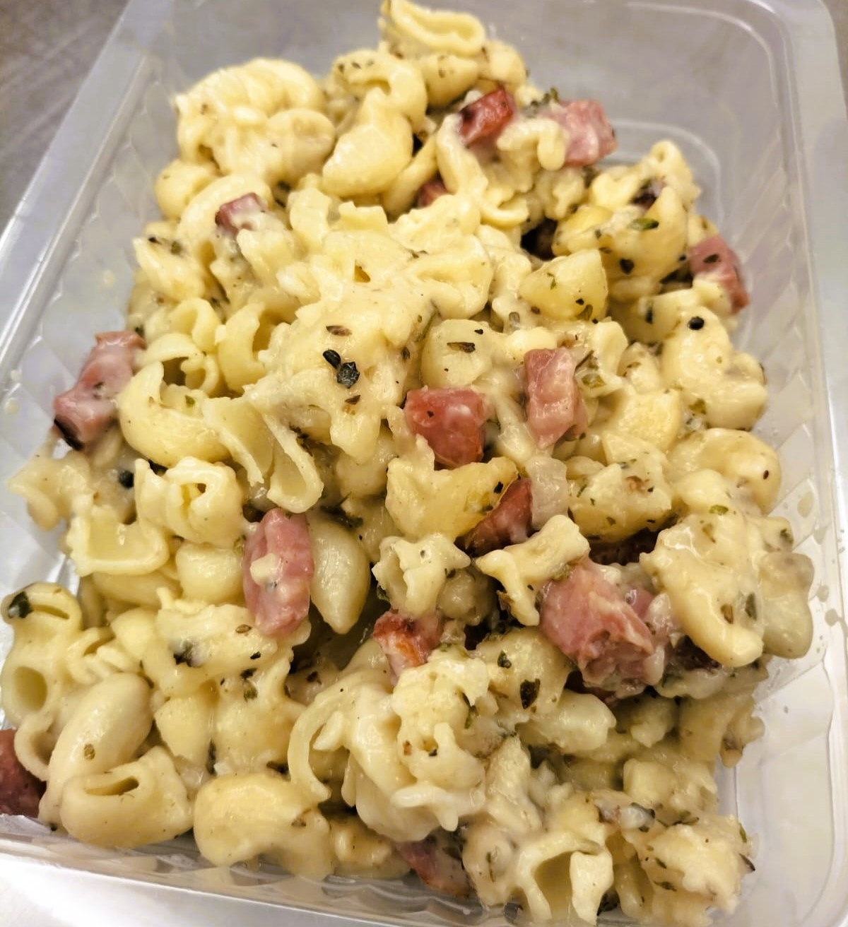 Coditos con Salsa Rossini