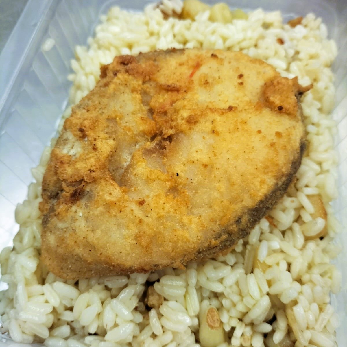 Merluza a la Romana con Arroz Salteado