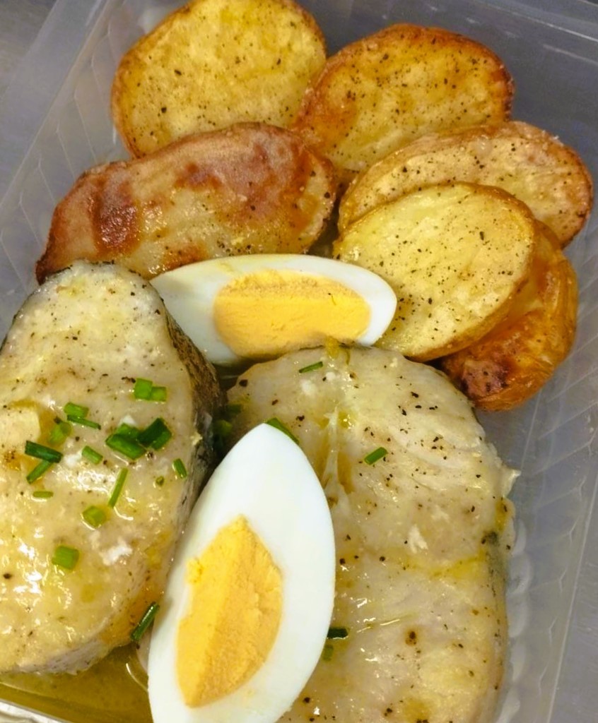 Merluza a la Vasca con Patata Asada