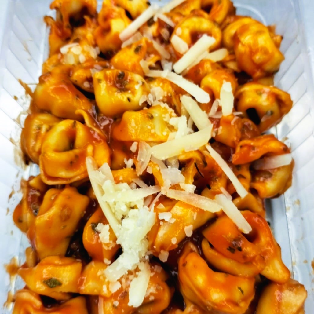 Tortellini con Salsa de Tomate y Queso