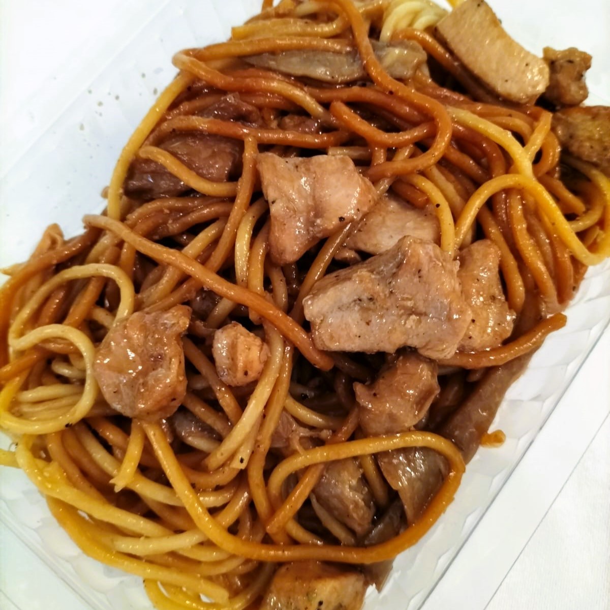Espaguetis con Pollo, Setas y Salsa Yakitori