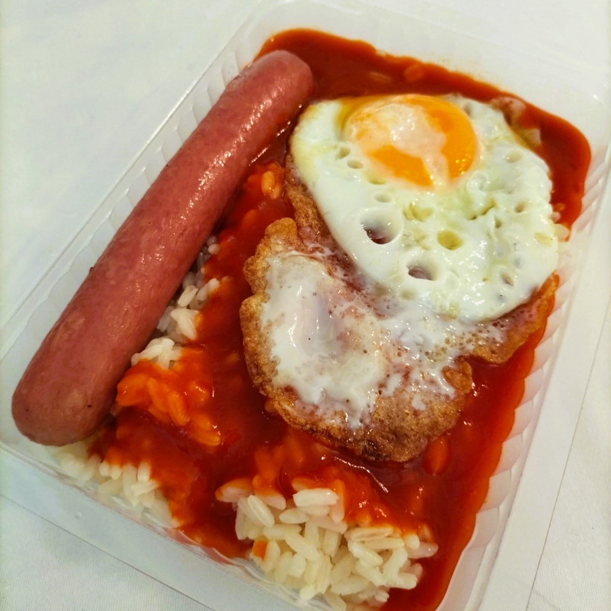 Arroz a la Cubana con Huevo Frito y Salchicha c