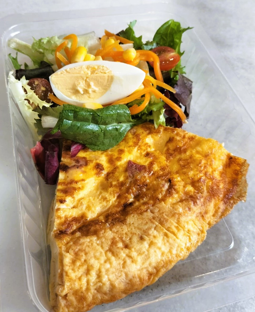 Tortilla De Jamón con Ensalada c