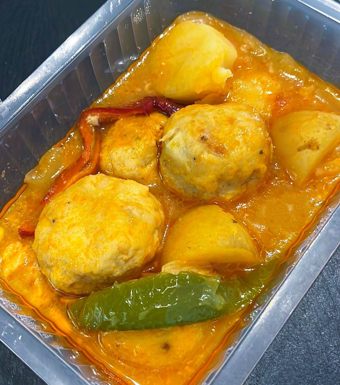 Albóndigas de Bacalao en Salsa con Patatas