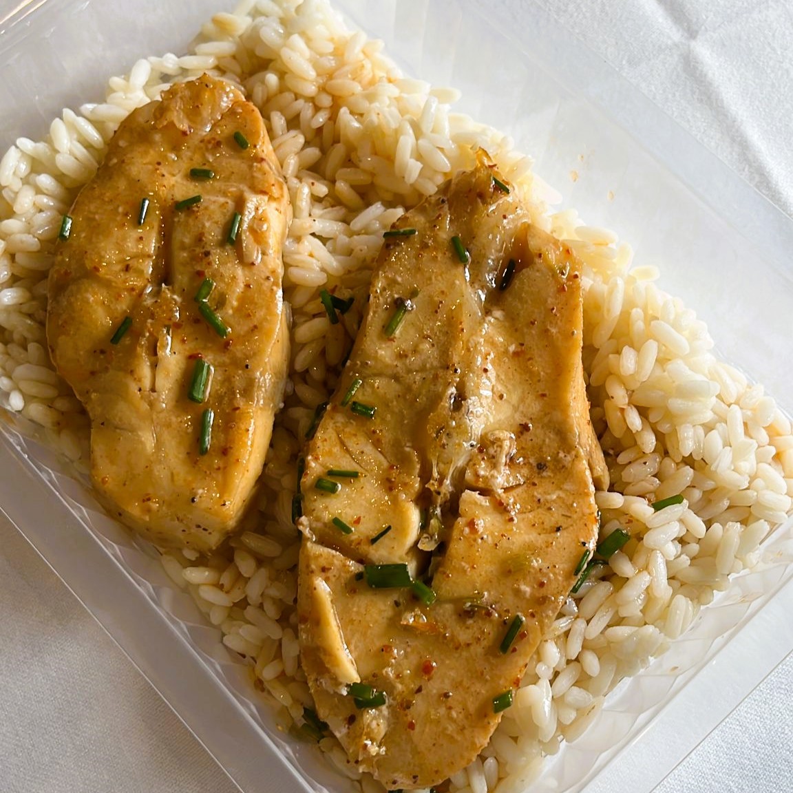 Pescado de Caldero con Arroz Salteado
