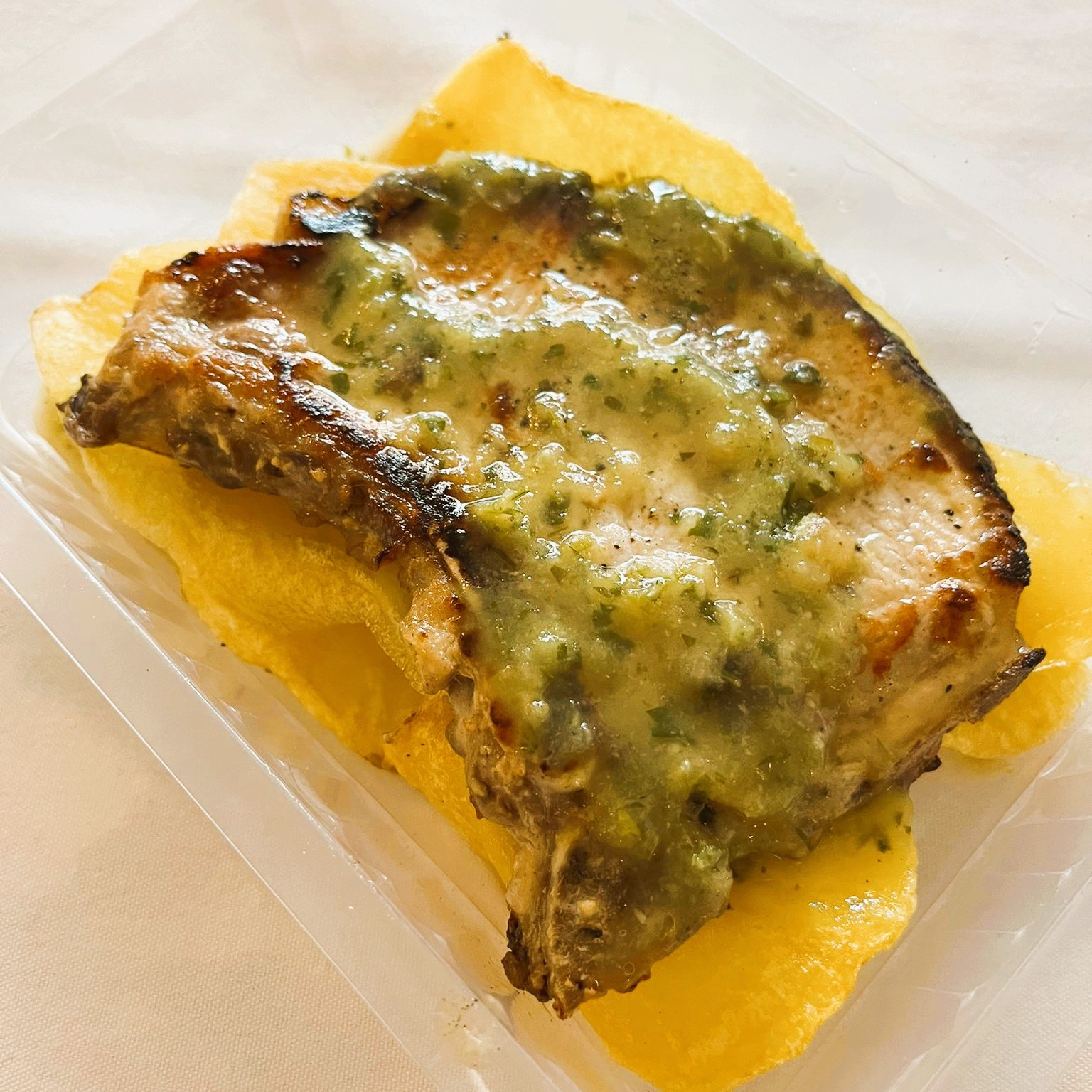 Chuleta de Cerdo al Ajillo con Patatas Dado
