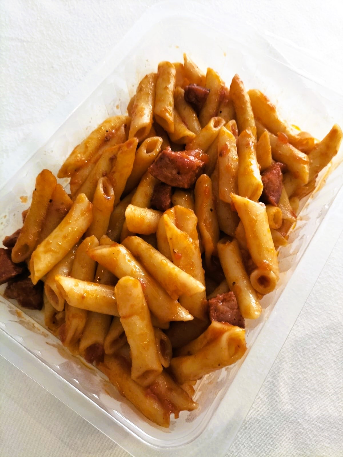 Macarrones con Salsa de Tomate, Chorizo y Parmesano