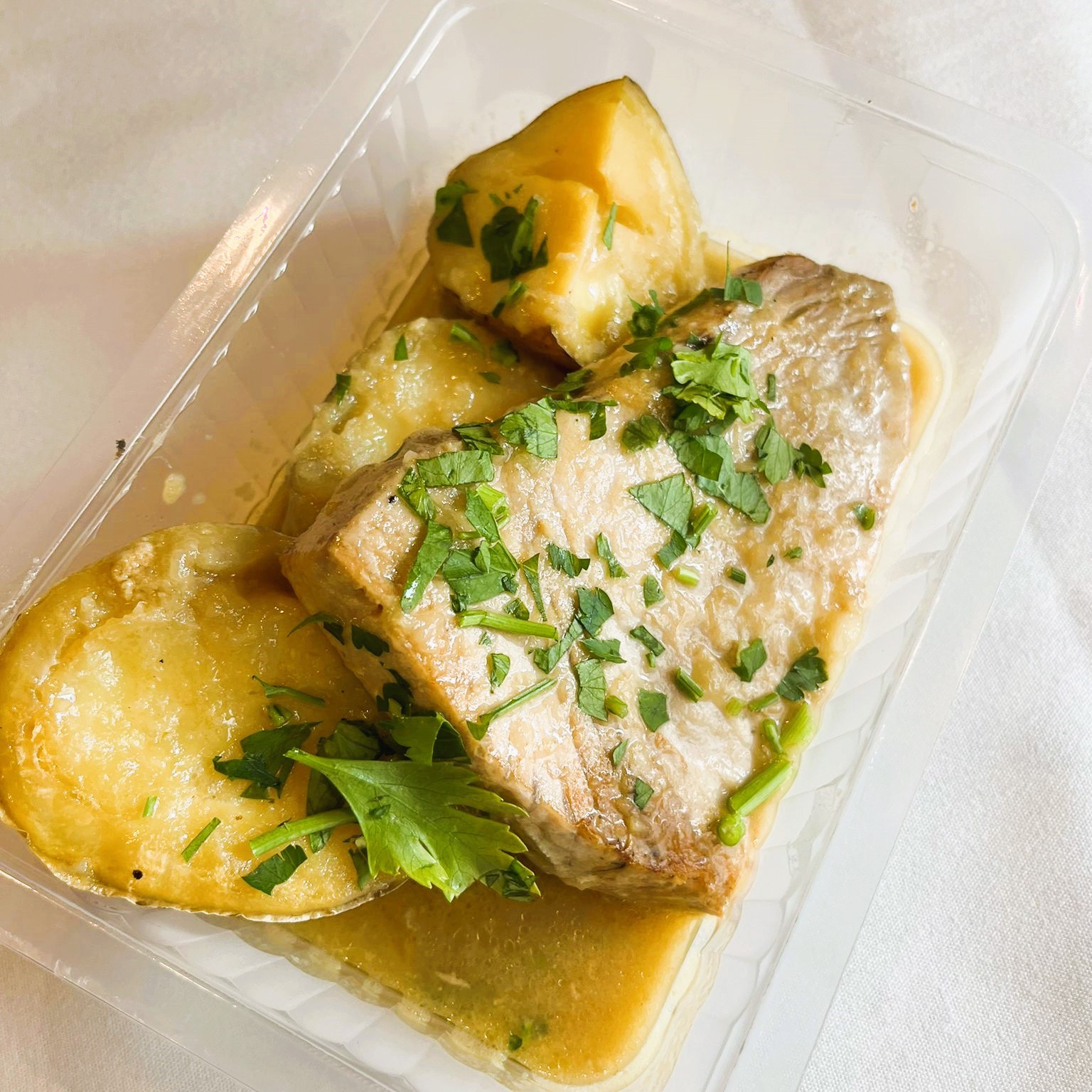 Atún Plancha con Salsa Verde con Patata Cocida
