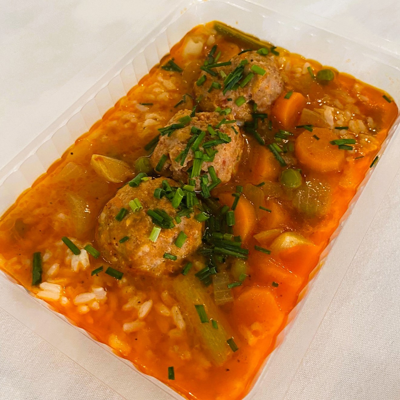 Albóndigas a la Jardinera con Arroz Salteado con Ajos Tiernos