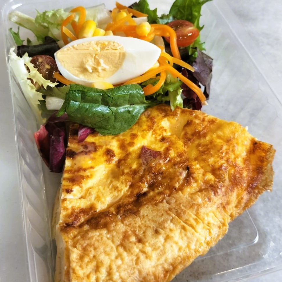 Tortilla de Patatas con Ensalada