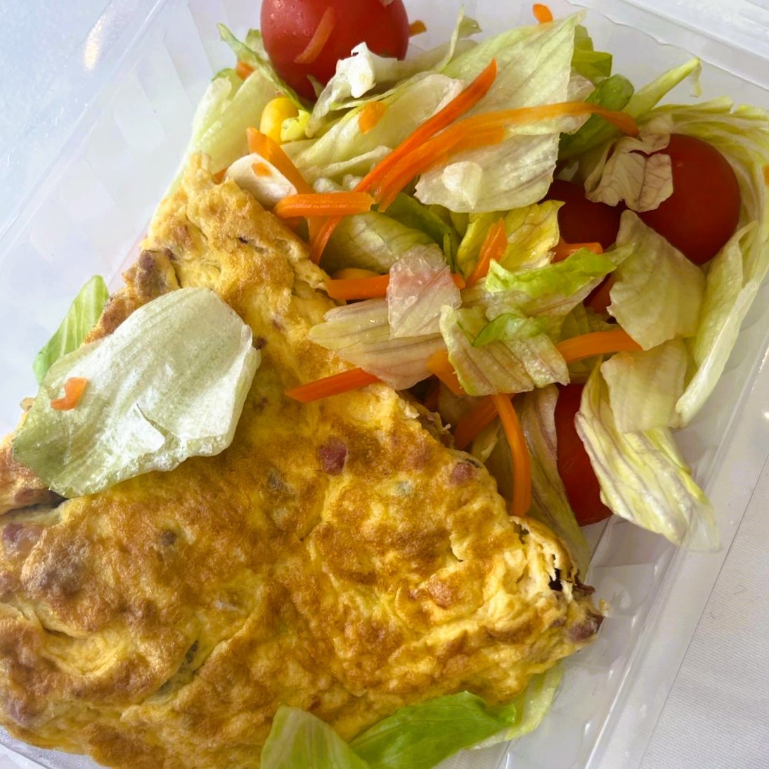 Tortilla de Jamón con Ensalada