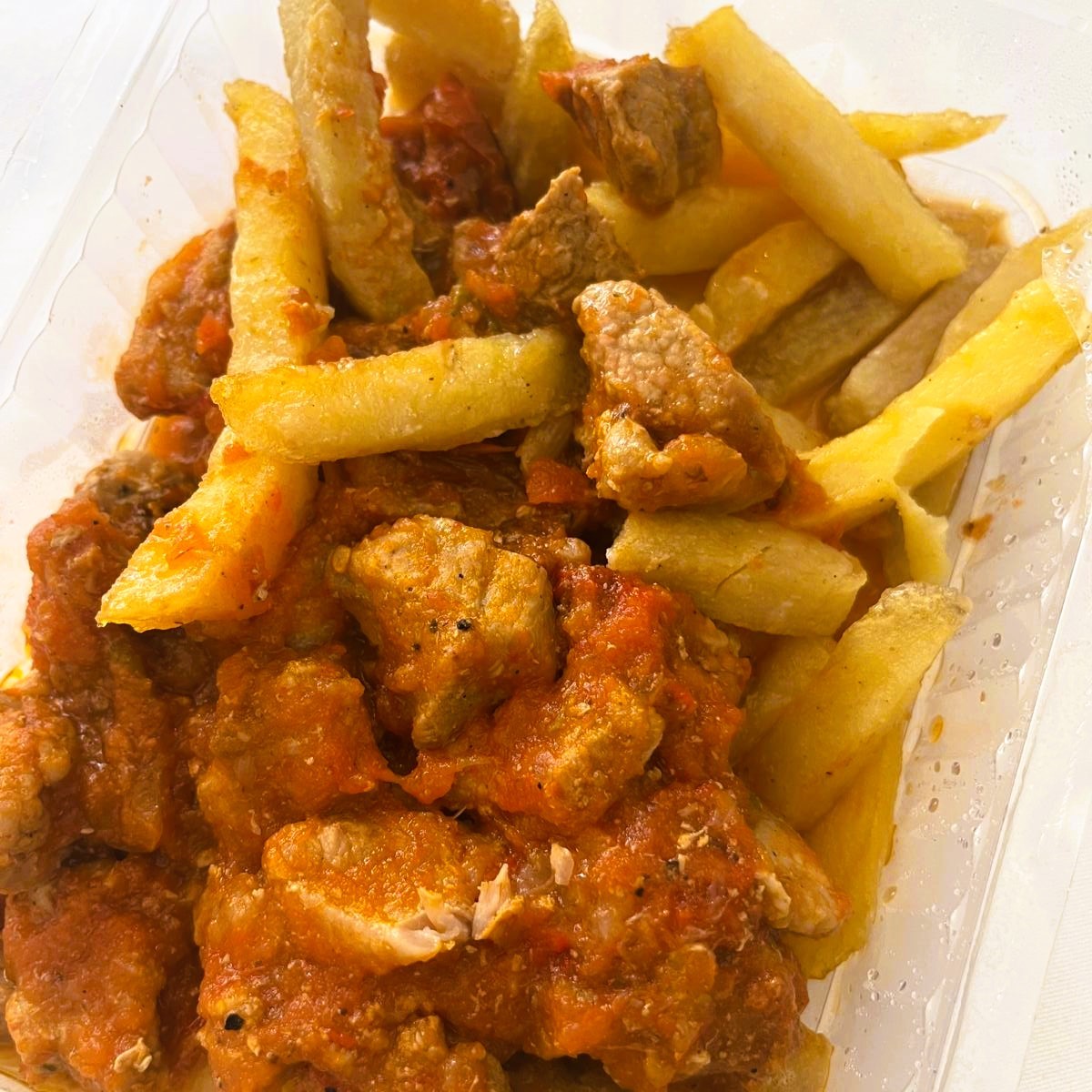Magra con Tomate y Patatas Fritas