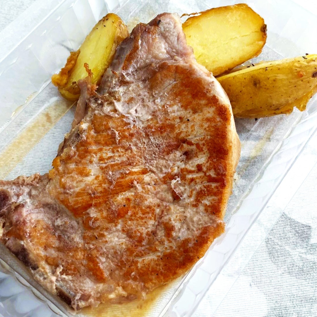 Chuleta de Cerdo Plancha con Pimientos de Padrón