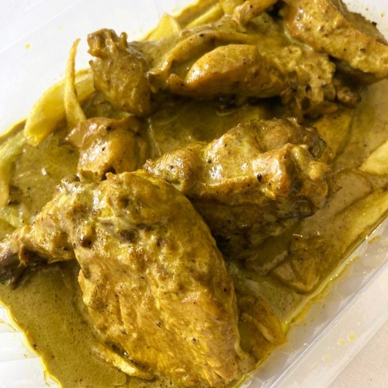 Pollo con Salsa de Curry con Patatas