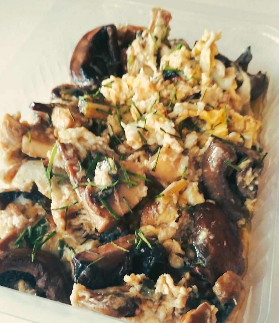 Huevos con Setas, Jamón y Ajetes