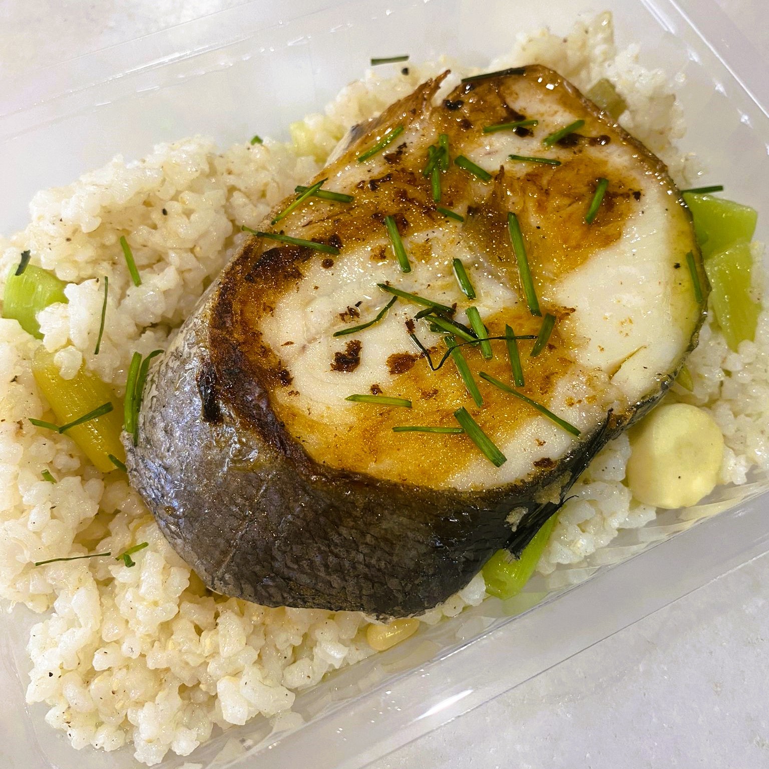 Bacalao a la plancha con arroz salteado