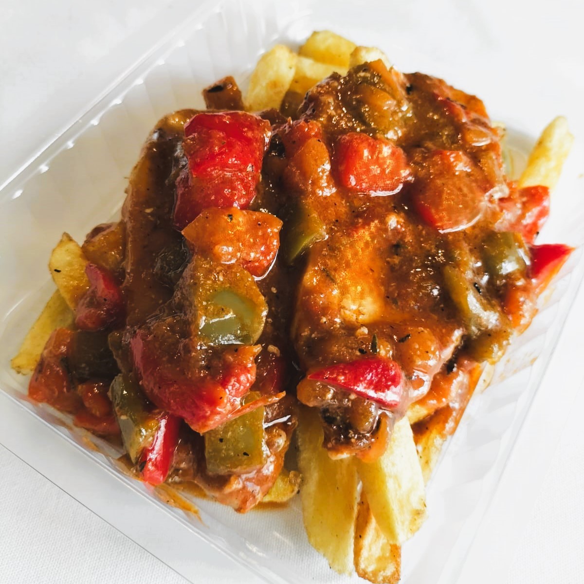 Frito de Lomo con Tomate, Pimientos y Patatas Fritas