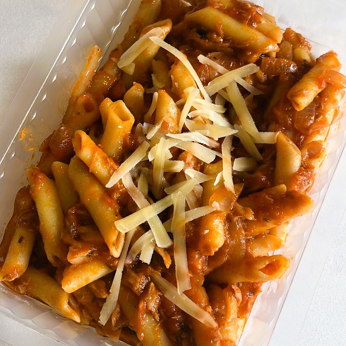 Pennes con Salsa de Tomate, Bacon y Chorizo