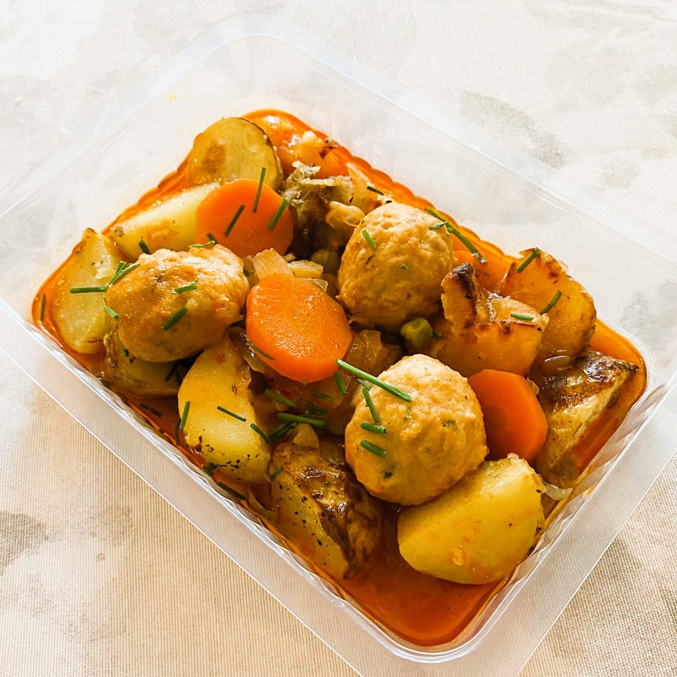 Albóndigas en Salsa con Patatas