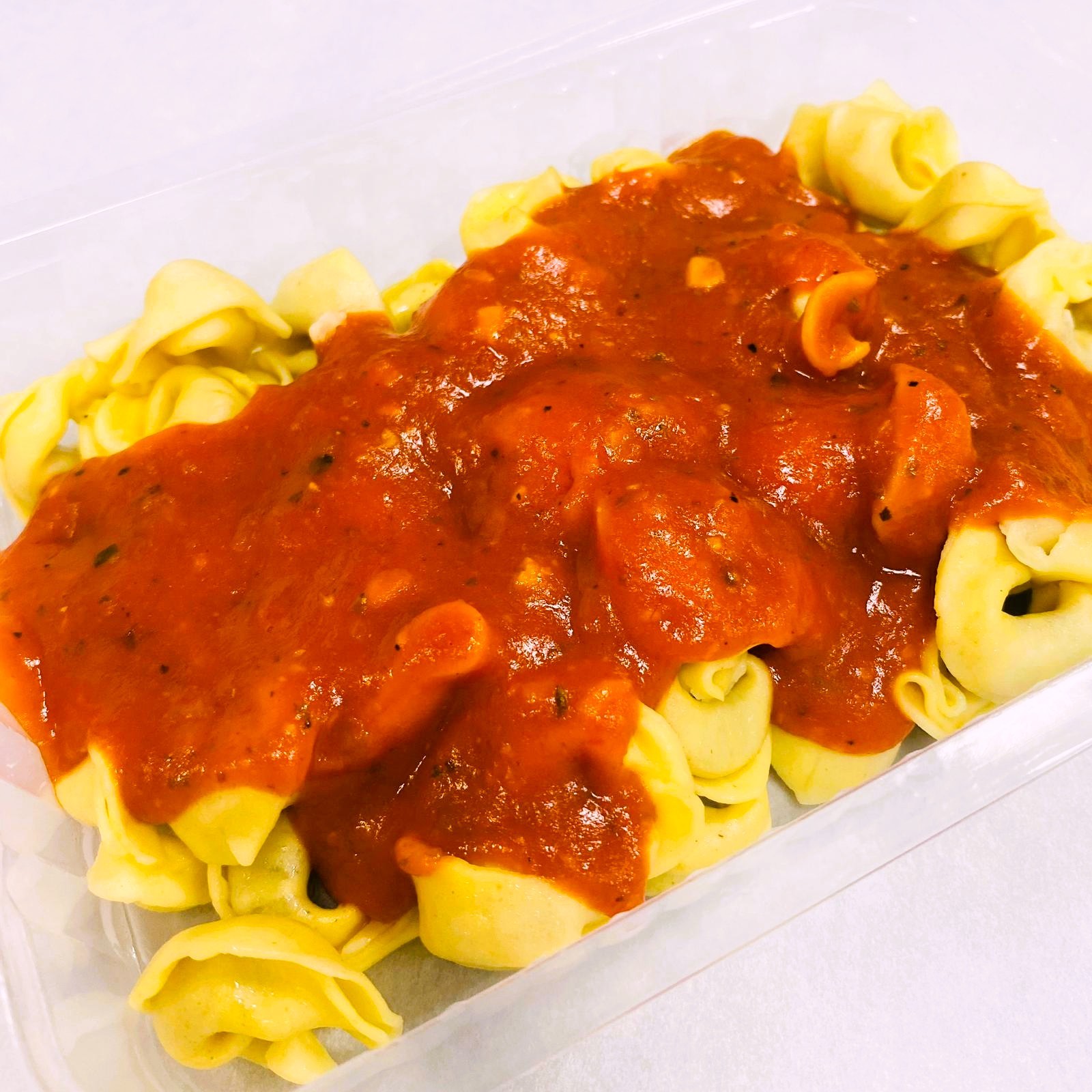Tortellini de Carne en Salsa Amatriciana