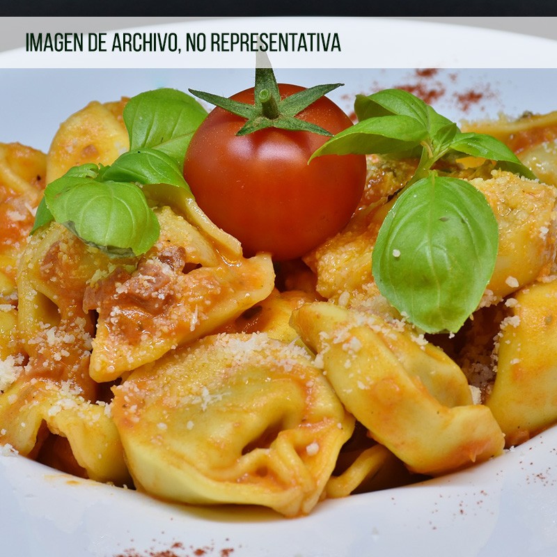 Tortellini Con Salsa De Tomate Y Queso