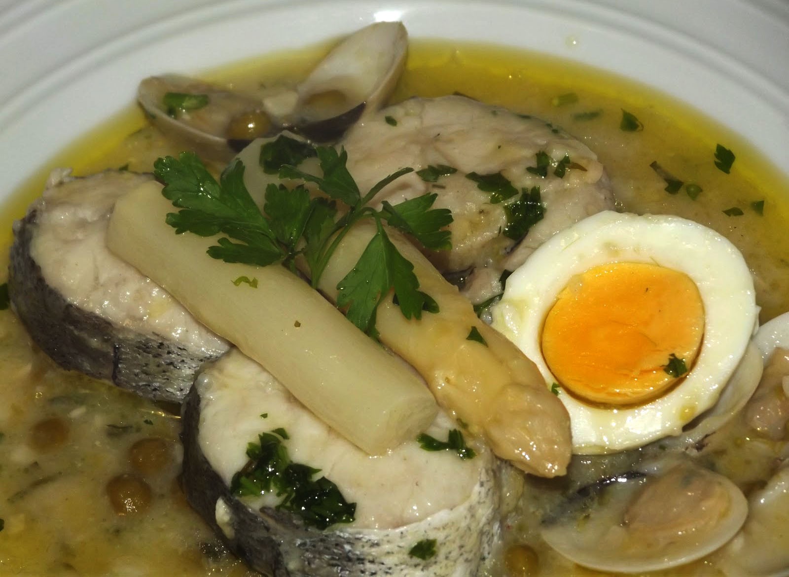 Merluza A La Vasca con puré de patatas