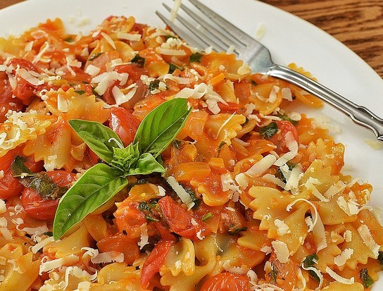 Lacitos en Salsa de Tomate y Atún