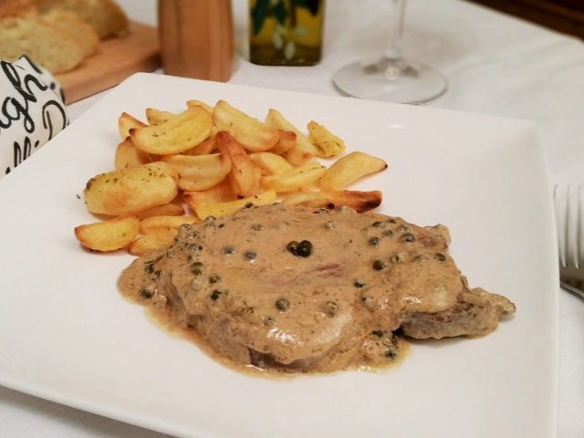 Filete De Ternera a la pimienta con patatas fritas