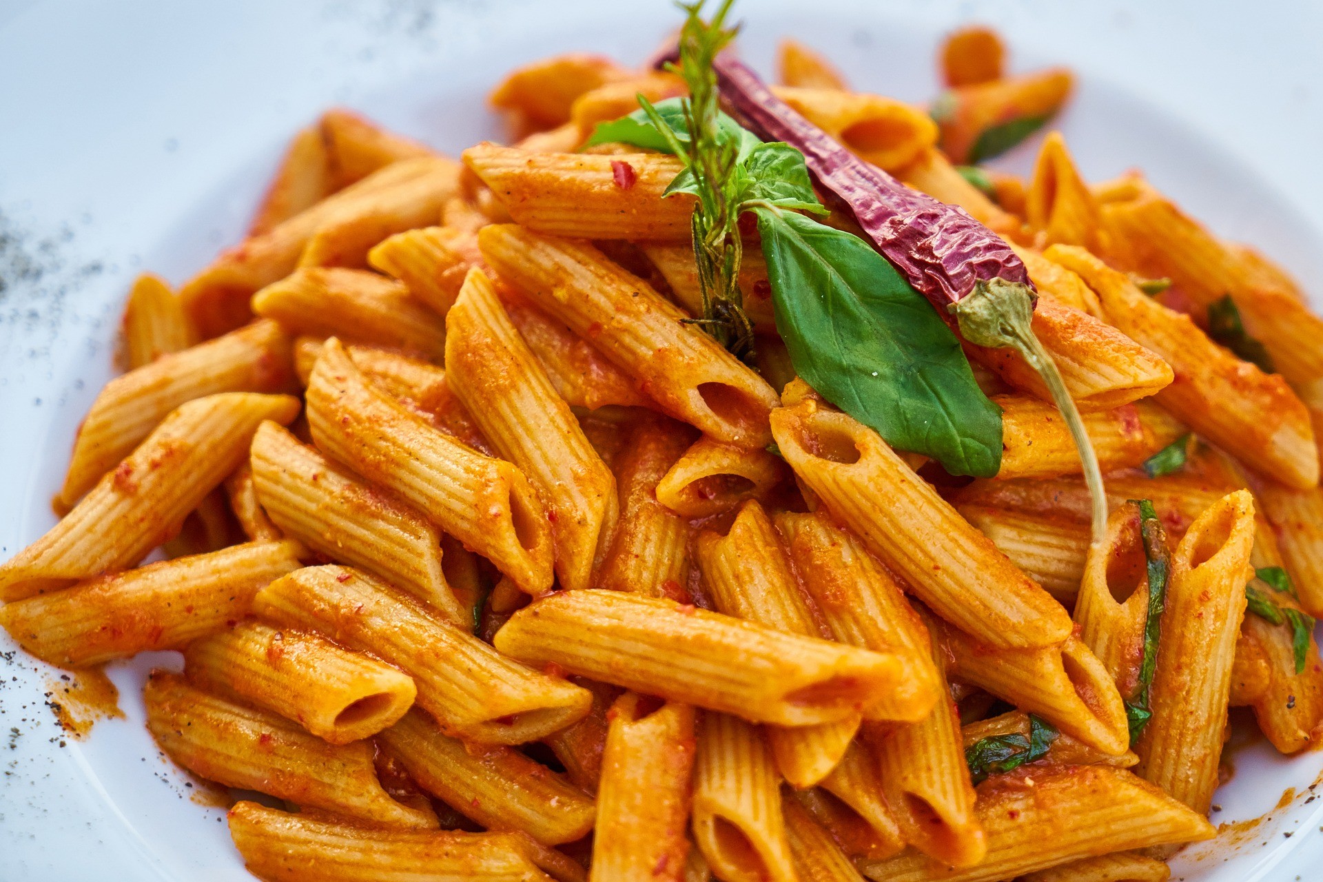 Macarrones con Salsa de Tomate, Chorizo y Bacon